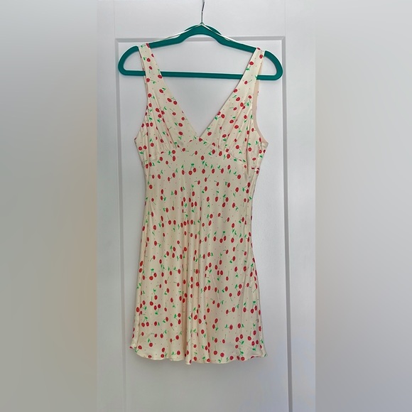 zara cherry silky short mini dress v neck medium skater dress - Picture 2 of 8